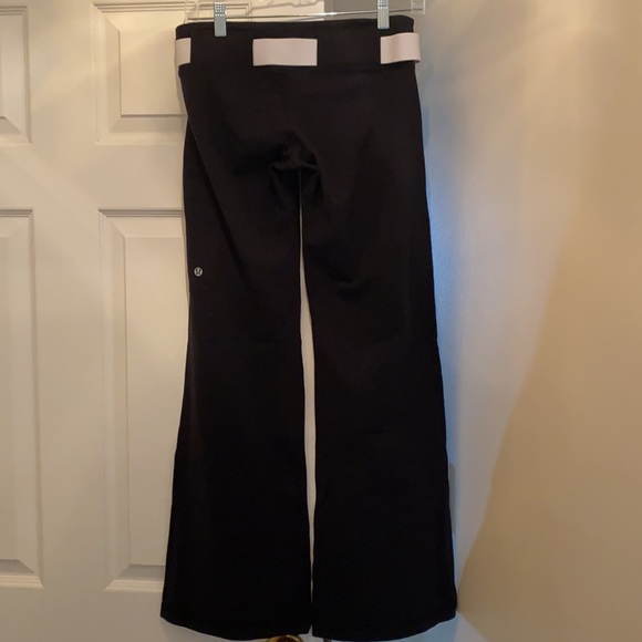 Lululemon size 6 black pants with reversible belt - Picture 3 of 6